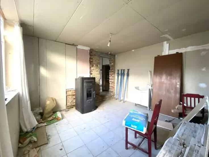 Huis Te Koop te renoveren met 4 slaapkamers en tuin