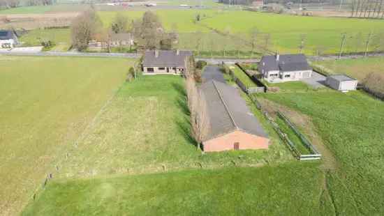 Woonhuis met loods op 14 647 m² goedgelegen in Aalter