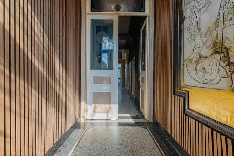Ruime Stadswoning 300m2 6 slaapkamers Zonnepanelen