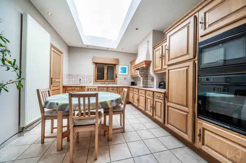 Huis met vier slaapkamers in Celles Molenbaix