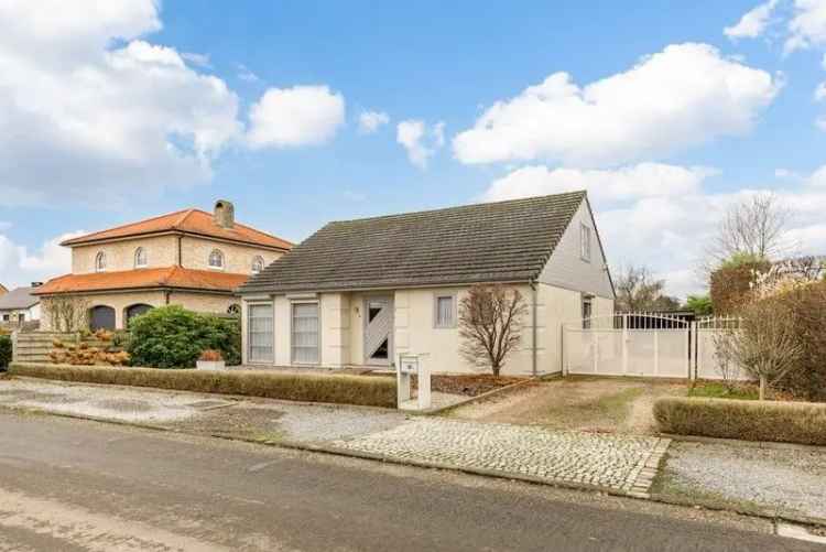 Gelijkvloers huis 2 slaapkamers grote zolder charmante straat