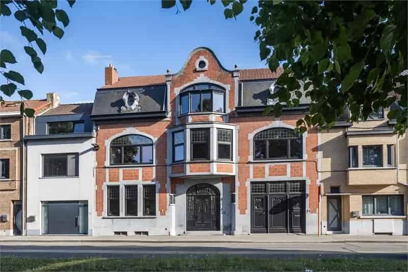 Magazijn te koop Ninove: gerenoveerde woning met polyvalente ruimte