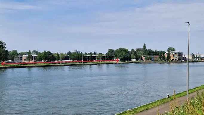 Projectgrond te koop in Hasselt met uniek zicht op het water