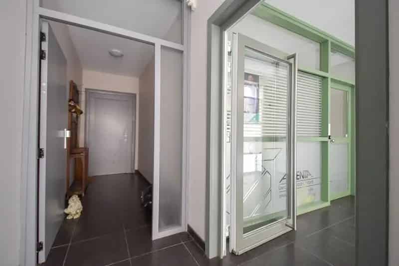 Ruim polyvalent pand winkel en woonst Oedelem
