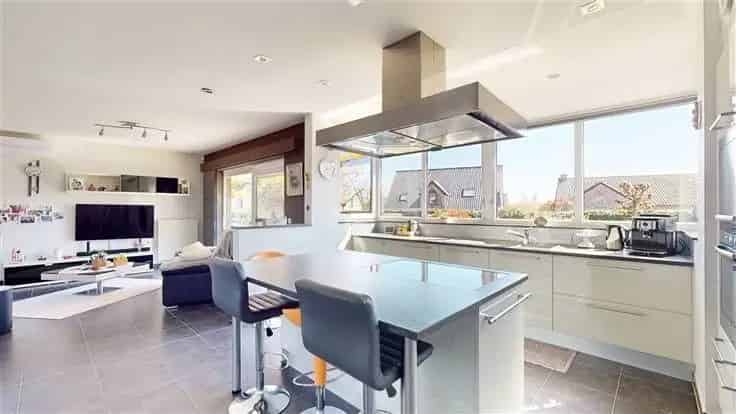 Huis Te Koop: Ruime Villa met 3 Slaapkamers en Jacuzzi