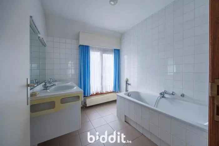 Volledig Gebouw Met 2 Appartementen Te Koop