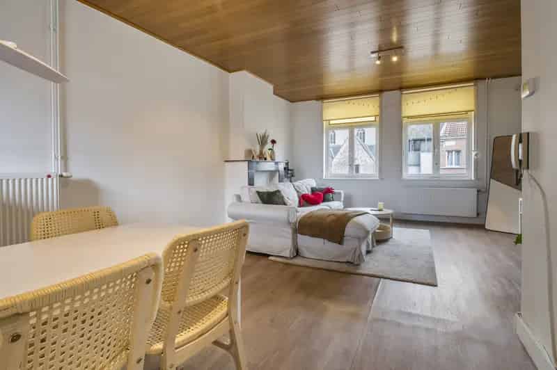 Opbrengsteigendom Dendermonde: 2 Appartementen & Handelspand