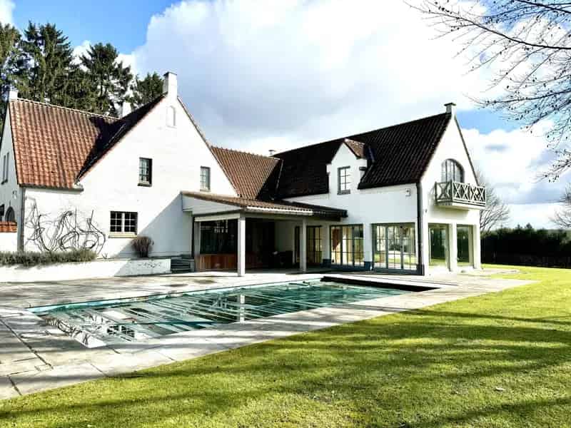 Villa te Waterloo met Zwembad en Conciërgerie