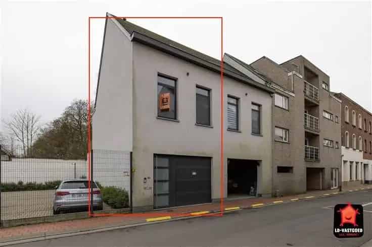 Duplex Te Koop: Instapklaar Triplex met Garage en Terras