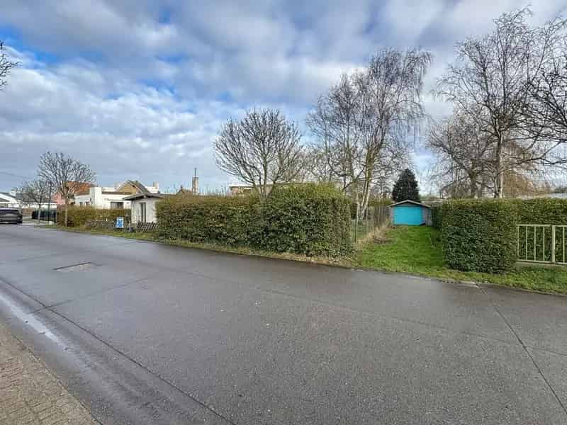 Perceel grond met af te breken woning gunstige ligging