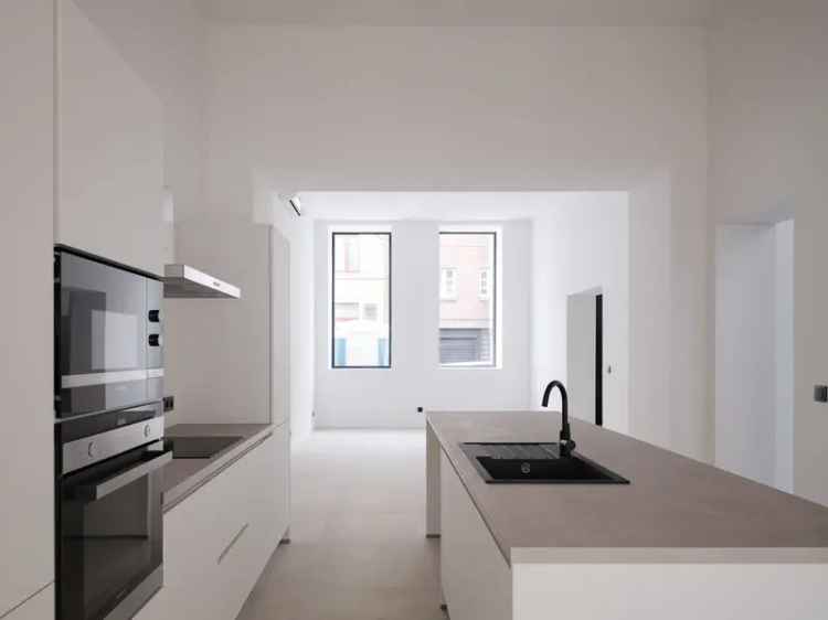 Herenwoning met extra wooneenheid en garage