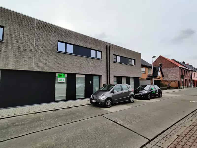 Energiezuinige Nieuwbouwwoning met Dubbele Garage en Zonnepanelen