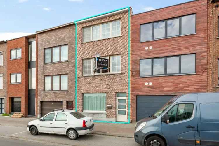 Centraal gelegen instapklare woning met 3 SLK en terras