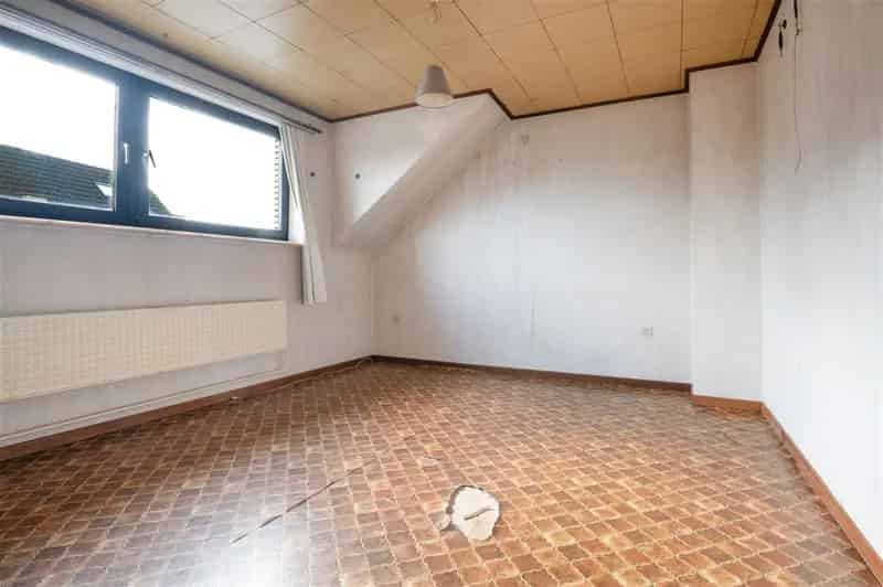 Huis te koop Mere: Ruime woning met garage en tuin