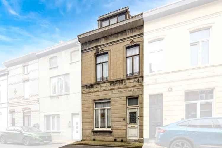 Te renoveren huis met tuin en 4 slaapkamers op toplocatie