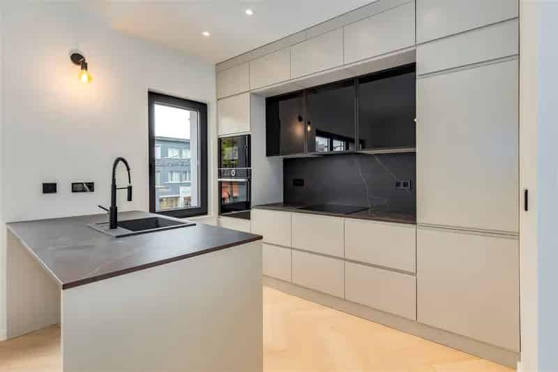 Appartement te koop Mortsel 2 slaapkamers 2 badkamers gerenoveerd