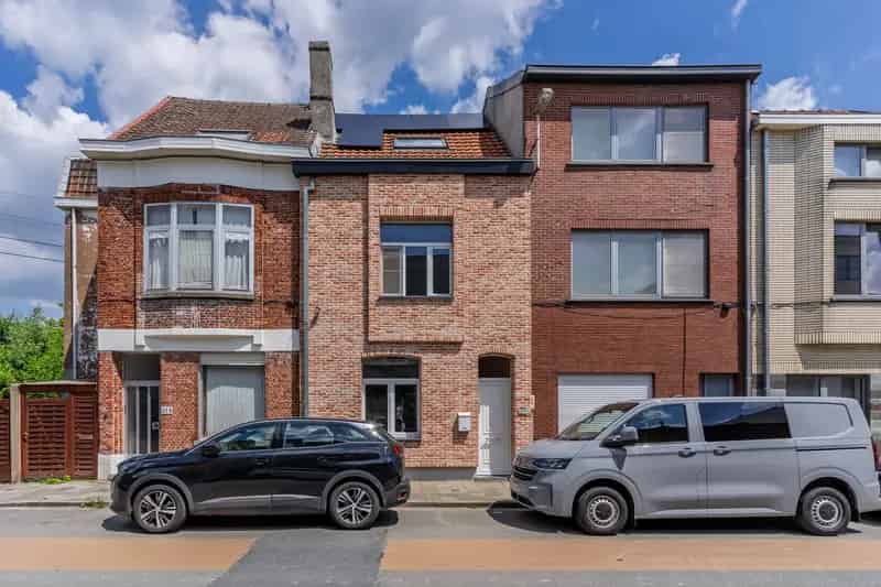 Huis te koop Gent: 3 slaapkamers, 2 badkamers, ruim terras