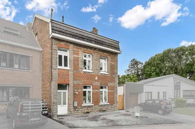 Huis te huur Vroenhoven: halfvrijstaande woning met tuin en sauna