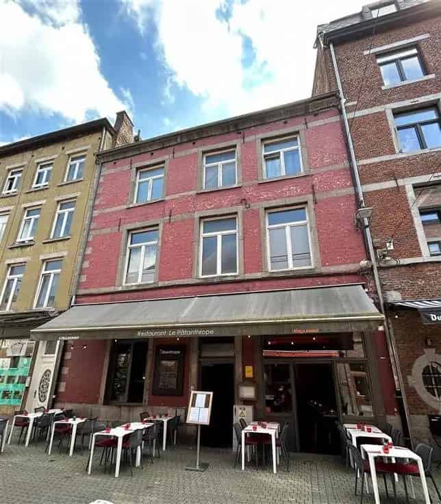 Huis Te Koop Namen: Gemengd Gebouw met Handelszaak en Appartementen
