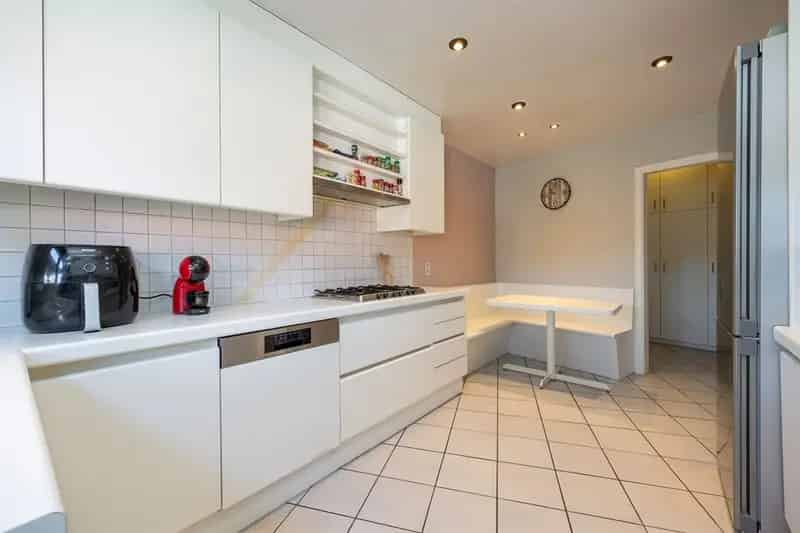 Huis te koop Grote jaren 90 woning met praktijkruimte en laag EPC