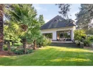 Villa te koop - Ruime 4 slaapkamer woning met tuin
