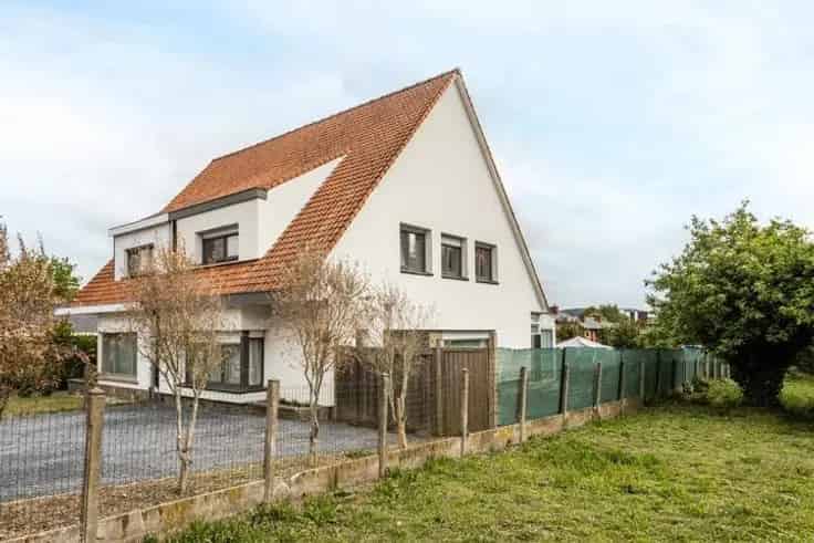 Huis Te Koop: Instapklare HOB met Tuin en Garage
