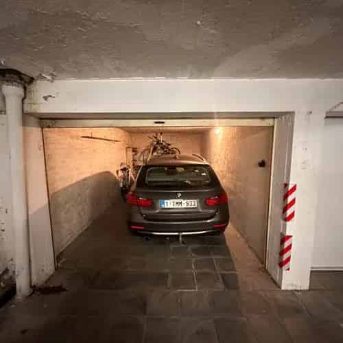Ruime Garagebox Troonstraat Direct Beschikbaar