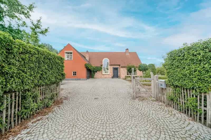 Huis te huur Ranst: Ruime Villa met Paardenstal