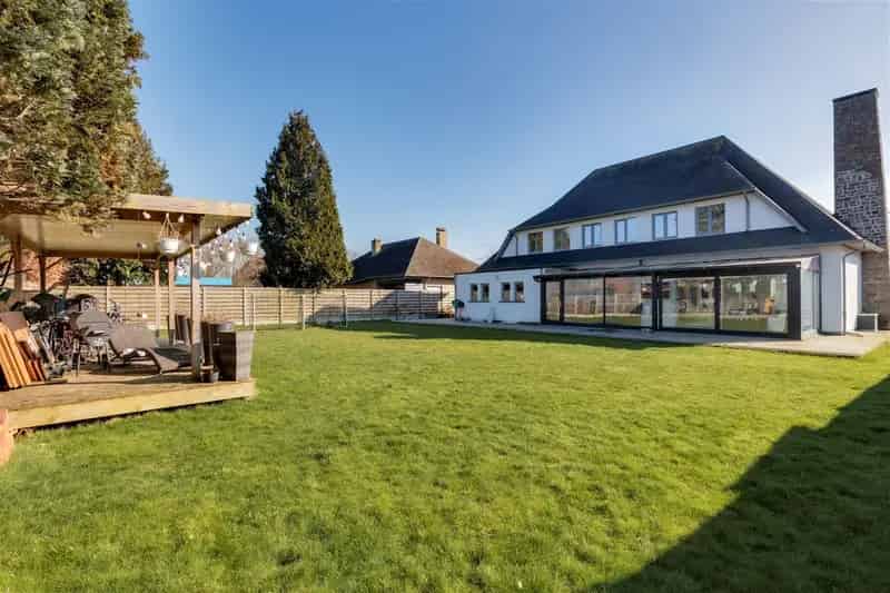 Huis te koop: Ruime villa 5 slk 980m² Malle