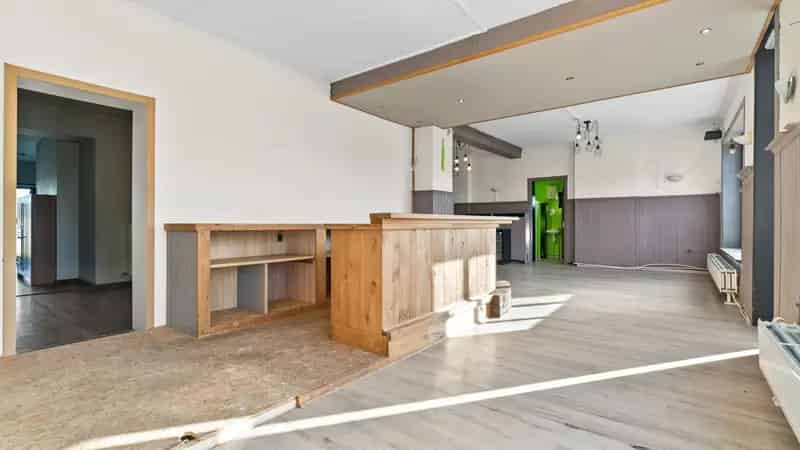 Handelspand met Woonst 6 Slaapkamers en Studio Rotem