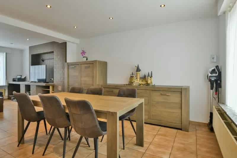 Gerenoveerde woning met 4 slaapkamers Eernegem centrum