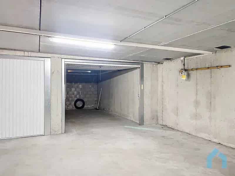Garagebox en Motorstaanplaats te Koop nabij Zeedijk