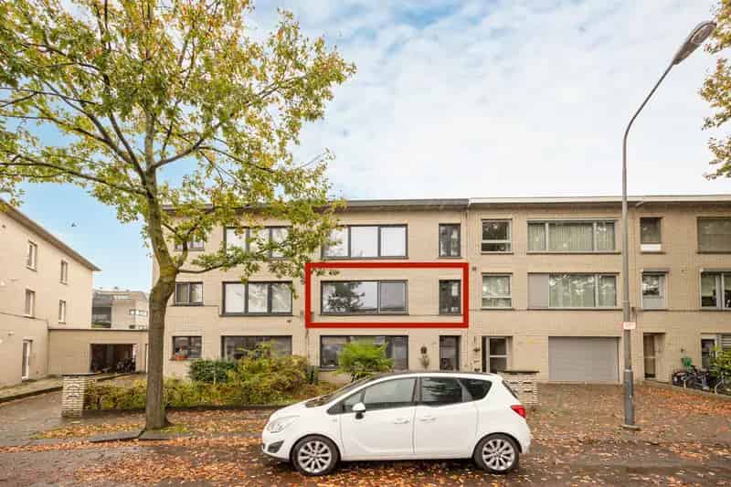 Gerenoveerd 2 Slaapkamer Appartement Te Huur Mortsel