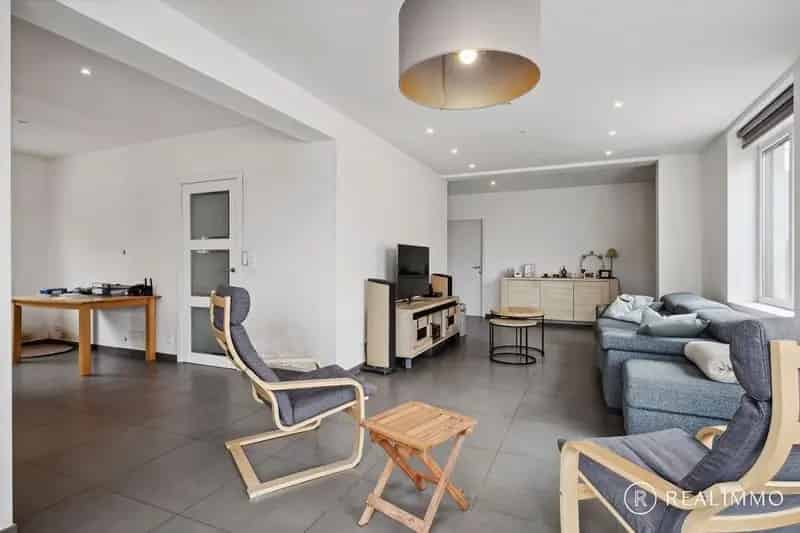 Gerenoveerde Woning Ruim Perceel