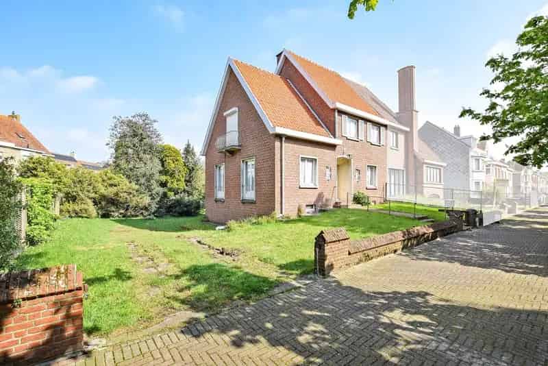 Authentieke Halfopen Woning te Renoveren Nieuwpoort 511m²