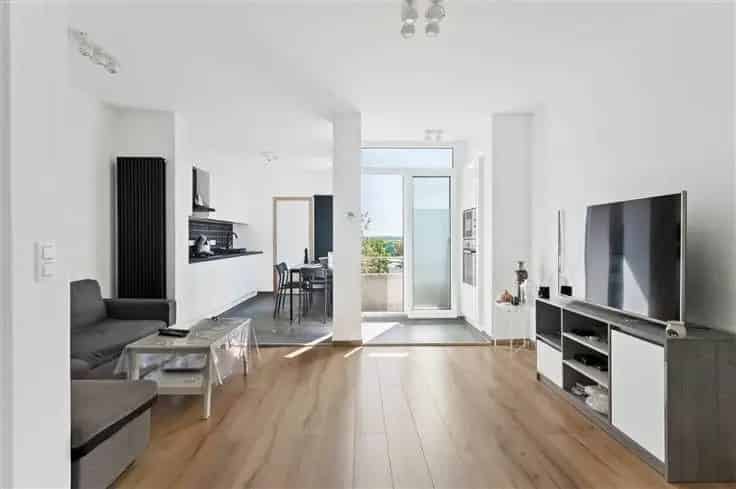 Gerenoveerd 1 Slaapkamer Appartement met Terras te Koop