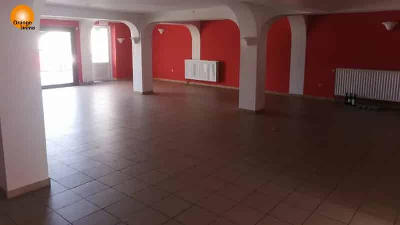 Opbrengstpand met 6-8 Appartementen en Handelspand