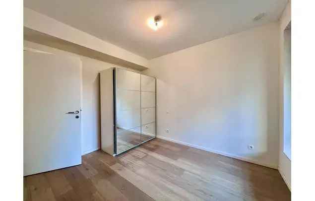 Huur 1 slaapkamer appartement van 72 m² in Antwerp