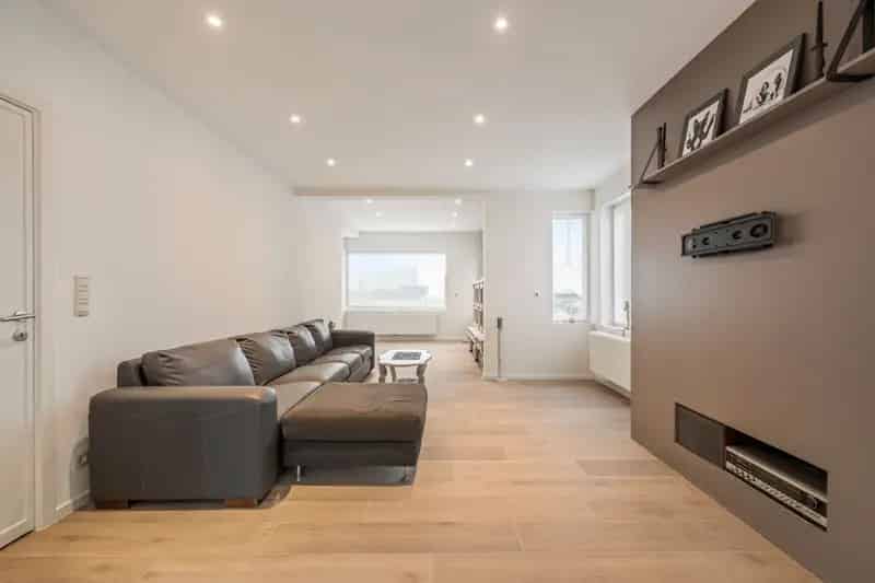 Gerenoveerde woning met ruime garage en magazijn