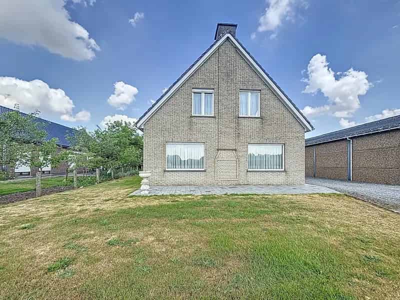 Huis te koop Hansbeke: 3 slaapkamers, 2 badkamers, garage