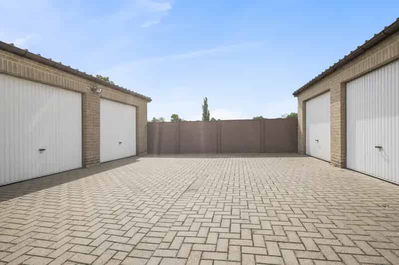 Garage te Koop Lebbeke - Instapklaar Nabij Station