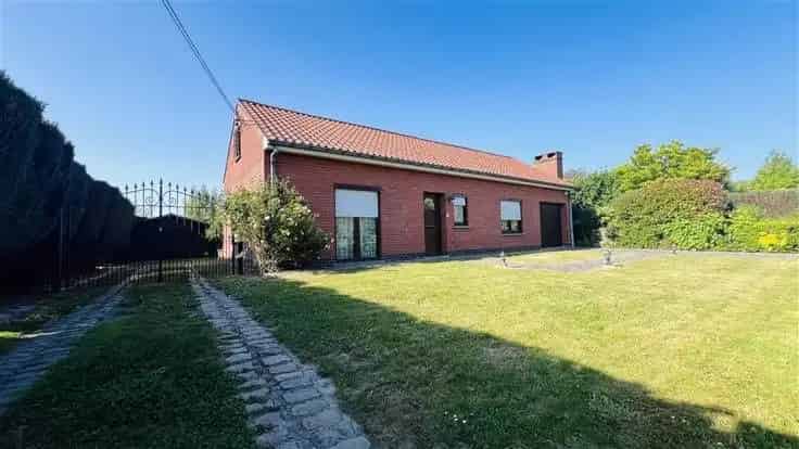 Huis Te Koop: Charmante Dorpsvilla