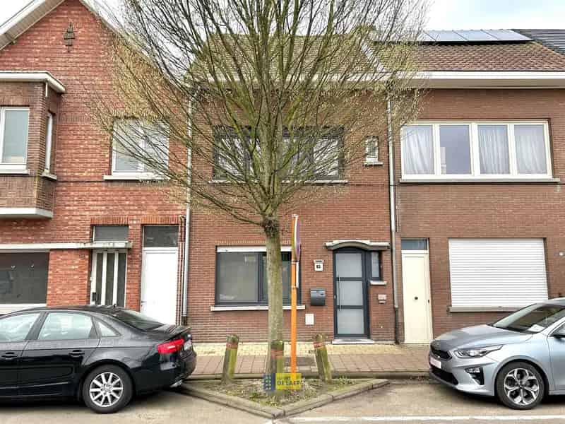 Te Huur: Gerenoveerde Rijwoning met Grote Tuin