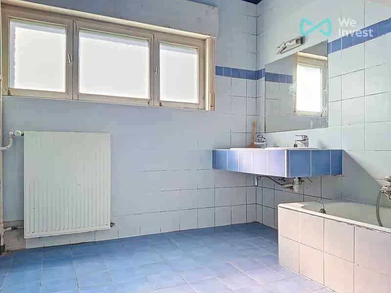 Huis met 6 slaapkamers en 3 badkamers te Wolvertem