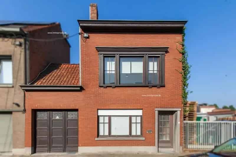 Te koop: Hoekwoning Kortrijk 2 slaapkamers Garage Tuin