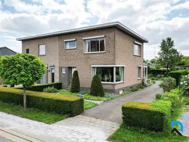 Huis Te Koop Genk: 3 Slaapkamers, Tuin, Garage
