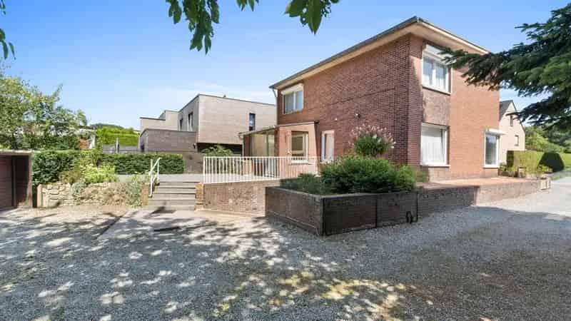 Vrijstaande woning 9a 37ca perceel