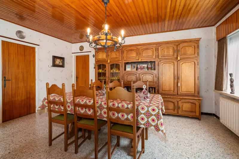 Te renoveren villa 745m² Warandestraat