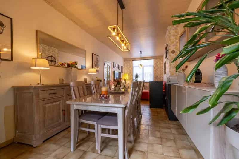 Ruime woning 5 slaapkamers garage zongerichte tuin