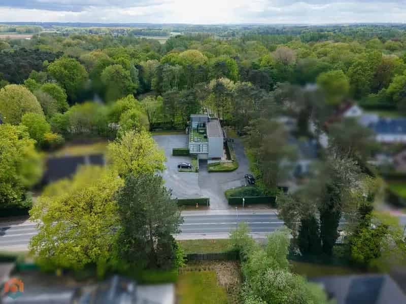 Kantoorruimte Tremelo: Ruime Parking 2534m2